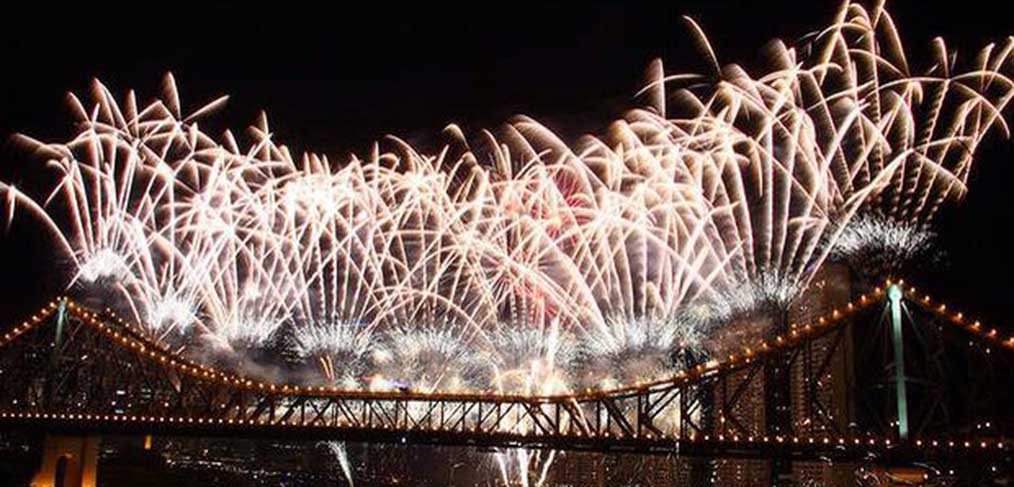 New Year S Eve Fireworks Brisbane Brisvegas Cruises Brisbane S Best River Cruise Floating Party Venue